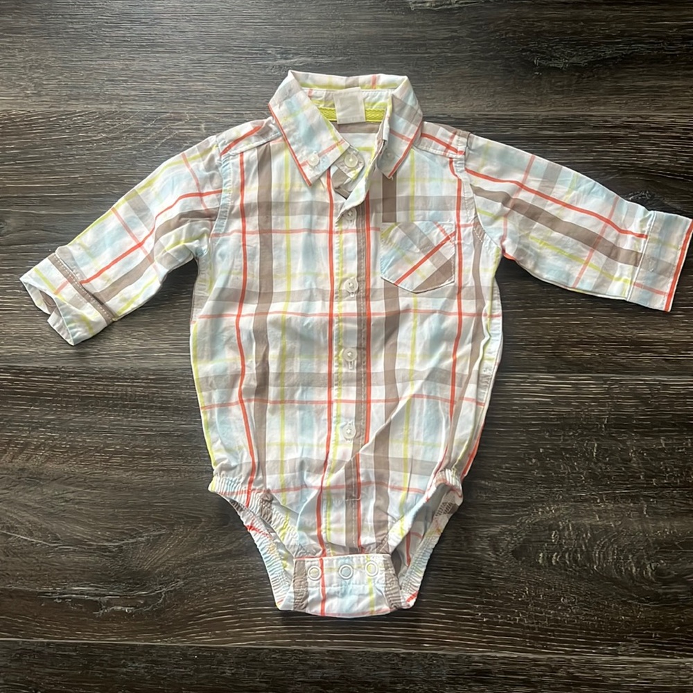 🚥3/$12🚥 Carter’s button down onesie.